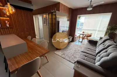 Apartamento 3 dormitórios sendo 1 suíte a somente 300 metros do mar na praia de canasvieiras