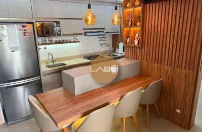 Apartamento 3 dormitórios sendo 1 suíte a somente 300 metros do mar na praia de canasvieiras