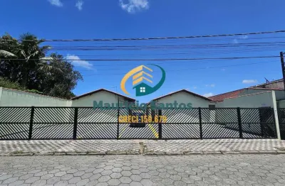 Casa em condomínio em mongaguá, vila atlântica, lado serra mas a alguns minutos da praia, próximo a principal avenida comercial da cidade, paralela a rodovia.