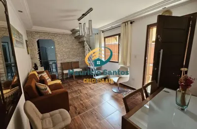 Sobrado em mongaguá, centro da cidade, 4 dormitórios sendo 2 suítes e demais dependências, churrasqueira e forno, excelente padrão e localização.