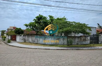 Casa em mongaguá, bairro flórida mirim, 4 suítes e demais dependências, amplo quintal, próximo ao mar, plataforma de pesca e parque ecológico da cidade.