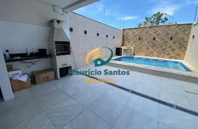 Sobrado novo de excelente padrão em mongaguá, bairro vera cruz, na quadra da praia, 3 suítes, lavabo, lazer com piscina e churrasqueira com excelente localização!!