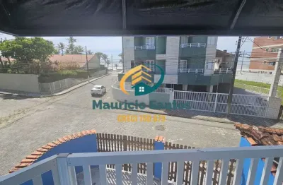 Sobrado em mongaguá, bairro vila atlântica, quadra da praia, 2 dormitórios, 2 banheiros e demais dependências, 2 vagas de garagem, visite!!