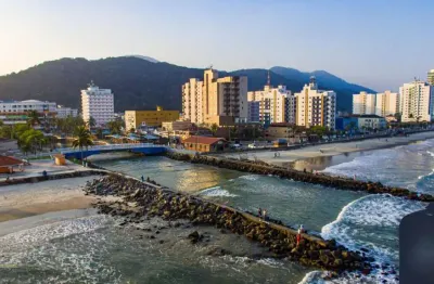 Apartamento em mongaguá, bairro centro, mobiliado, 2 dormitórios sendo 1 suíte, demais dependências, excelente localização, no coração da cidade!!