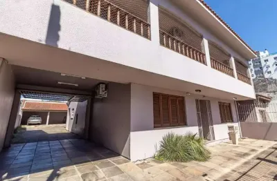 Casa 4 dormitórios, 2 suítes para locação no bairro medianeira, porto alegre/rs.