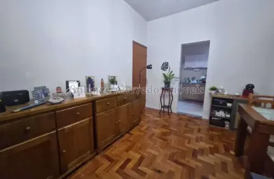 Tijuca - Rua General Roca - Excelente localização, 1 quarto com suite, rua arborizada, a poucos metros da Praça Saens Pena.