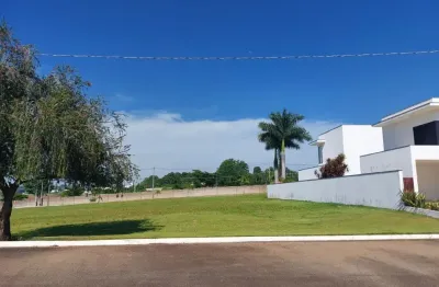 Terreno de 720 m² no Condomínio Evidence com dois lagos para pesca