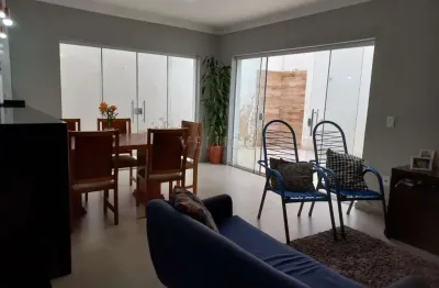 Casa à venda no jardim ibirapuera ao lado da puc ii em campinas.