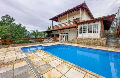 Casa com 4 dormitórios à venda, 326 m² por R$ 1.400.000,00 - Albuquerque - Teresópolis/RJ