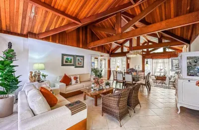 Casa à venda, 247 m² por R$ 1.690.000,00 - Comary - Teresópolis/RJ