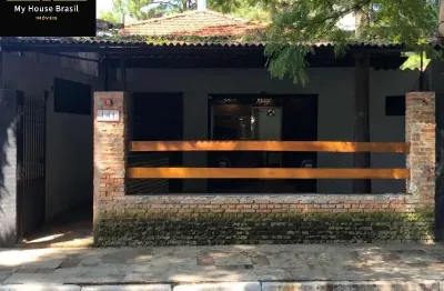 Casa comercial estrategicamente localizada no miolo do tremembé - zn/sp: 4 salas, 5 banheiros, 5 vagas de garagem, 284m² de área.