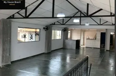 Salão Comercial de 110m² com 2 Banheiros para Locação na Vila Constança, São Paulo-SP!