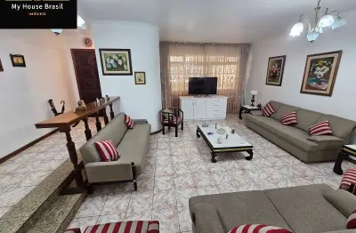 Casa no Jardim Guanca: 4 Quartos, 1 Suíte, 6 Banheiros, 4 Vagas de Garagem, 324m² - São Paulo-SP