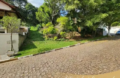 Belo lote com frente para duas ruas no condomínio refúgio dos pinheiros em itapevi, praticamente na beira da castelo branco.