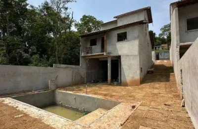 Espetacular casa para venda com 3 dormitórios e área gourmet com piscina!