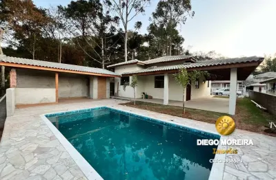 Casa térrea com área gourmet e piscina – pronta para morar!