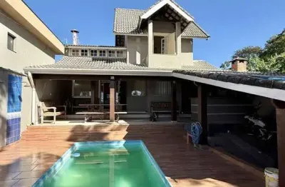 Casa completa à venda – a apenas 20 metros da alameda lucas!