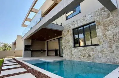 Casa de alto padrão em condomínio fechado – localização privilegiada