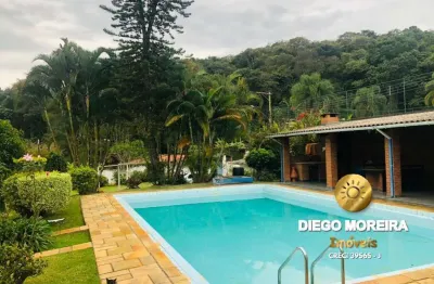 Chácara completa à venda com 4 casas – 3.000m² em ótima localização!