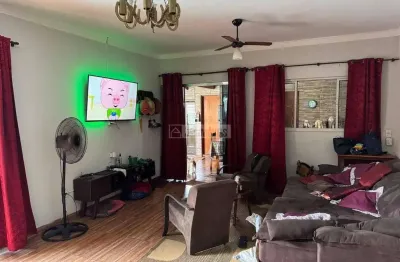 Casa com 3 quartos à venda no Centro, Dumont 