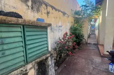 Ótima casa comercial ou residencial próximo a av. joão fiúsa