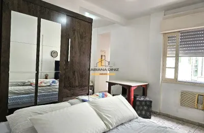 Apartamento bem localizado, próximo a praia e comércios variados..