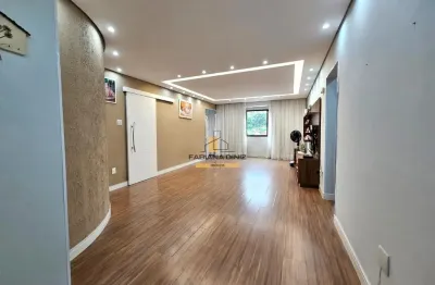 Apartamento de dois dormitórios, modernizado, com vista livre.