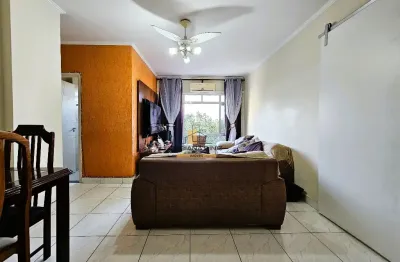 Lindo apartamento, com cômodos espaçosos, boa luminosidade e vista livre.
