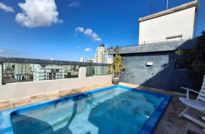 Cobertura duplex mobiliada com piscina. recentemente modernizada.