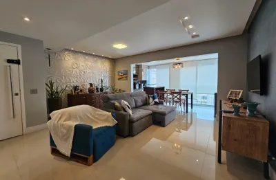 Apartamento quadra da praia com lazer completo e vista livre.