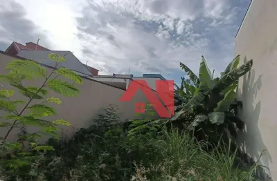 Oportunidade!!!  Terreno de 160 m² em excelente localização, todo murado.