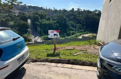 Terreno à venda em Santana de Parnaíba-SP, Villas do Jaguari! 231 m² de área esperando por você!