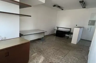 Sala comercial á venda na Barra funda, 60m², com 1 vaga de garagem.