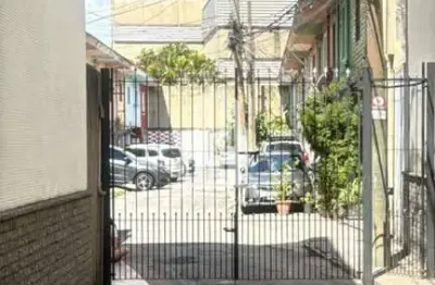Ótima oportunidade de investimento! Casa à venda em São Paulo-SP, no bairro Catumbi, com 2 quartos, 1 banheiro, 1 vaga de garagem e 80,00 m² de área.