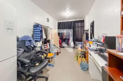 Kitnet / Stúdio à venda na Rua João de Carvalho, --, Liberdade, São Paulo