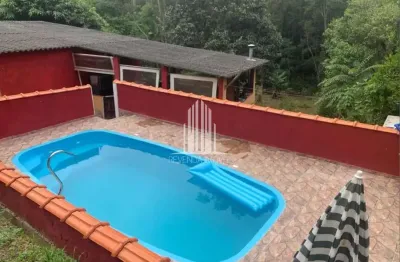 Chácara à venda nos Borges, Embu-Guaçu-SP: 2 quartos, 3 banheiros, 5700m² de área!