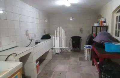 Encante-se com esta casa à venda no Jardim Mauá, Mauá-SP! 3 quartos, 1 suíte, 1 sala, 3 banheiros, 2 vagas. Agende sua visita hoje!