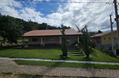 Casa à venda no condomínio fechado santa fé 2 em joanópolis - sp | ampla casa com 315m² de construç