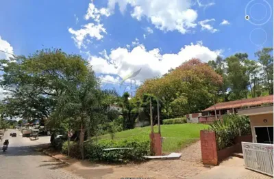 Terreno à venda com 2.176,00m2, com ótima topografia, perto do centro de piracaia, com edificação d