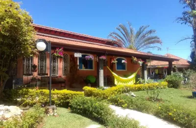 Casa à venda com 06 suítes, 04 vagas cobertas, piscina e churrasqueira, área total: 3500 m², cond.