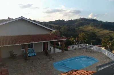 Chácara à venda, com área de lazer, 6 quartos, 2 suites, 1390m², a 3 km do centro, vale do rio cach