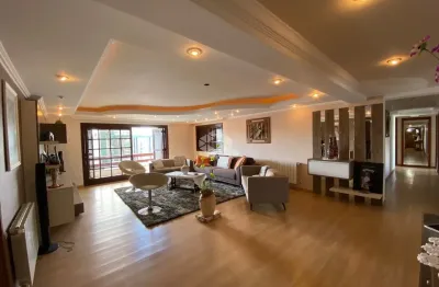 Cobertura Duplex com 4 dormitórios, suíte e 4 vagas no Centro de Caxias do Sul