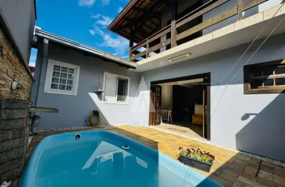 Casa plana em Condomínio com 1 suíte(s) mais 2 quarto(s) à venda no bairro BOM RETIRO em JOINVILLE, por R$ 660.000.00.