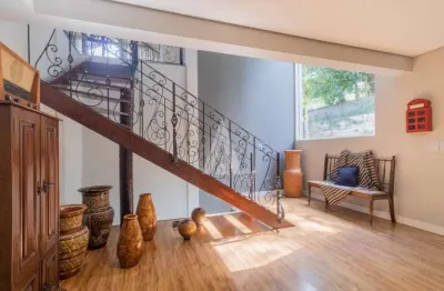 Casa com 4 suítes à venda no bairro Anita Garibaldi em Joinville-SC por R$2.500.000,00.