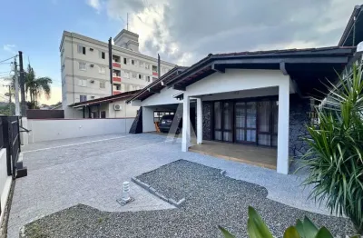 Casa com 3 quartos à venda na rua ricardo landmann, --, santo antônio, joinville, 220 m2 por r$ 1.350.000