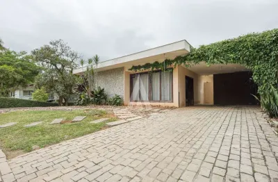 Casa com 1 suíte(s) mais 2 quarto(s) à venda no bairro América em Joinville, por R$ 1.240.000.00.