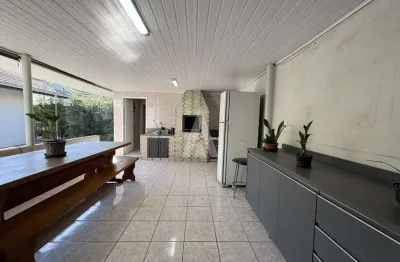 Casa plana com 1 suíte e 2 quartos à venda no bairro costa e silva em joinville - sc por r$ 790.000,00.