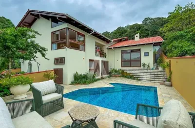 Casa com 3 suítes e 1 quarto à venda no bairro américa em joinville-sc por r$2.800.000,00.
