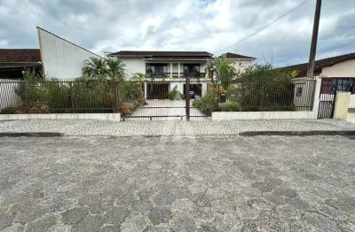 Casa a venda com 1 suíte e mais 3 quartos no bairro costa e silva em joinville sc . valor r$ 1.100.000,00