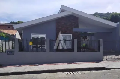 Casa com 1 suíte e 2 quartos à venda no bairro Iririú em Joinville-SC por R$760.000,00.